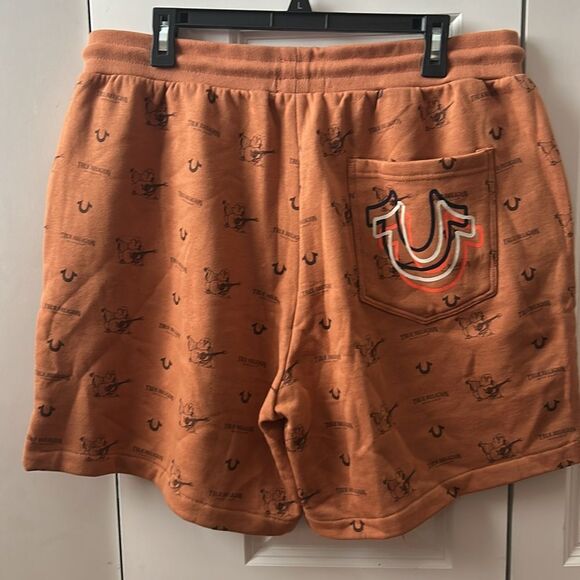 True Religion Monogram Basketball Short Leather Brown Size XL new with tags - Picture 2 of 4